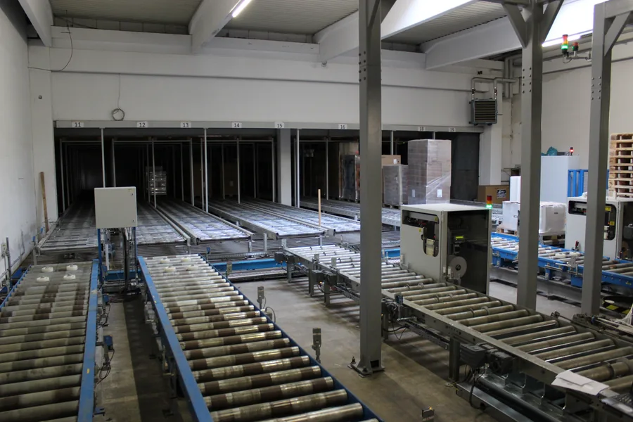 Distribution center conveyor system