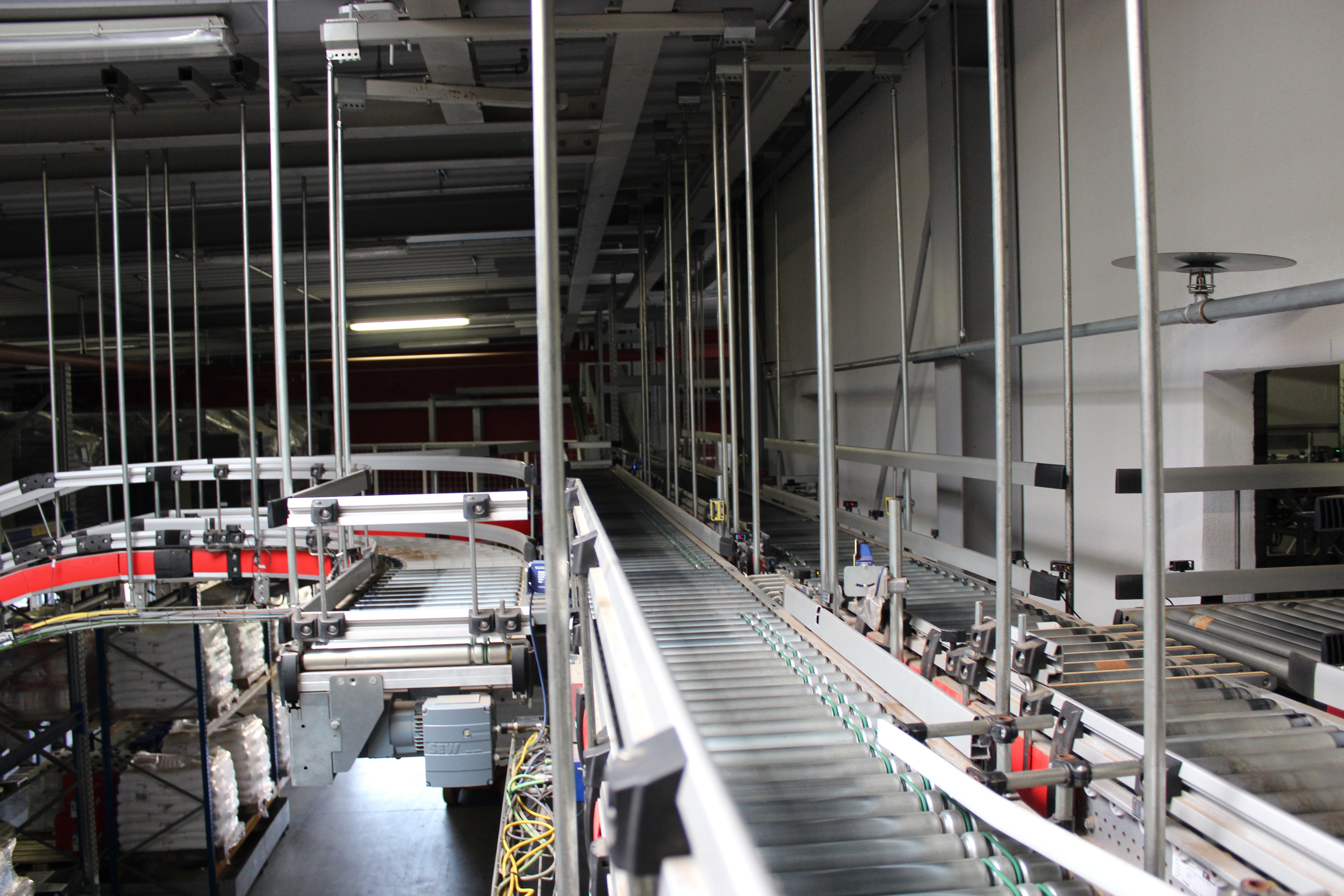 Conveyor loop system
